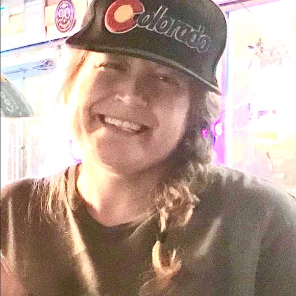 Meet your Posher, Dee - Picture 5 of 5